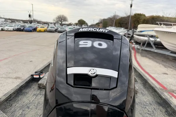 Tracker GRIZZLY-1860-MVX-CC image