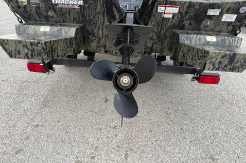 Tracker Grizzly 1860 MVX CC image