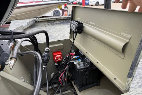 Tracker GRIZZLY-1860-MVX-CC image