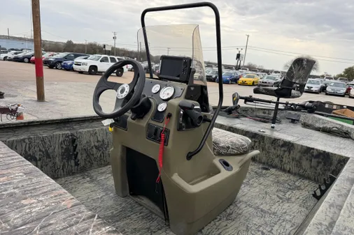 Tracker Grizzly 1860 MVX CC image