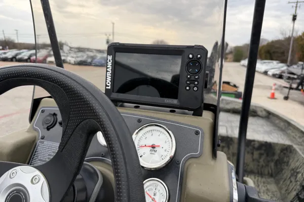 Tracker GRIZZLY-1860-MVX-CC image