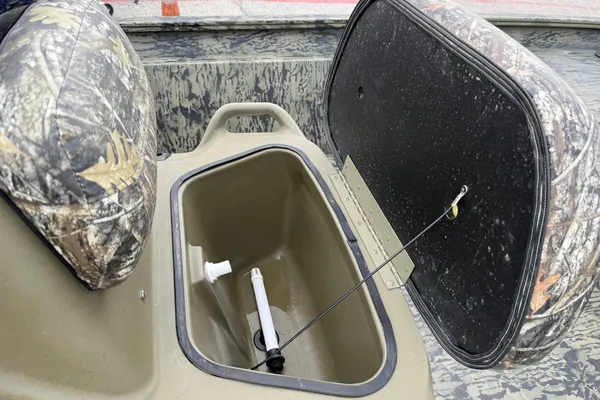 Tracker GRIZZLY-1860-MVX-CC image