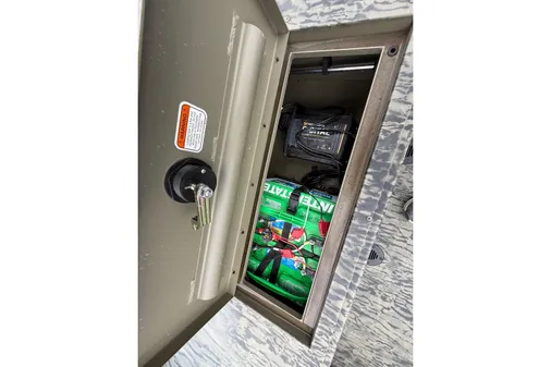 Tracker Grizzly 1860 MVX CC image