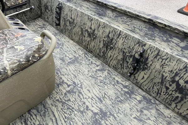 Tracker GRIZZLY-1860-MVX-CC image