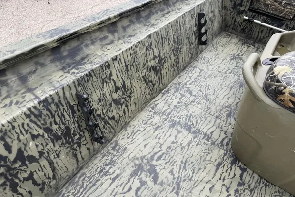 Tracker GRIZZLY-1860-MVX-CC image