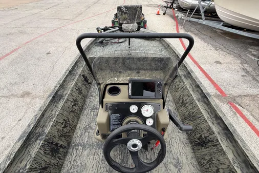 Tracker Grizzly 1860 MVX CC image