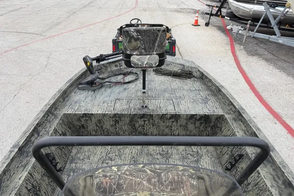 Tracker GRIZZLY-1860-MVX-CC image