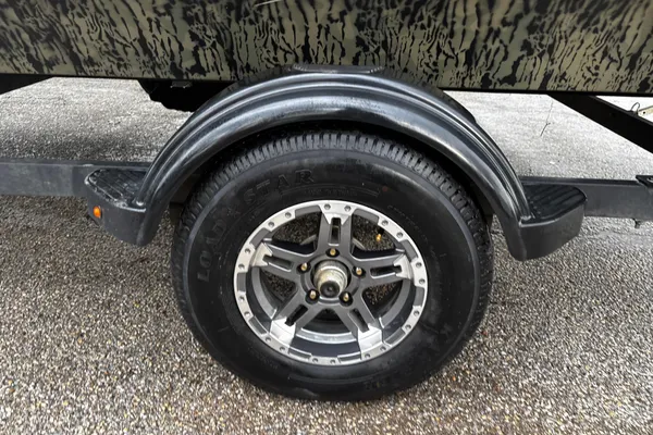 Tracker GRIZZLY-1860-MVX-CC image