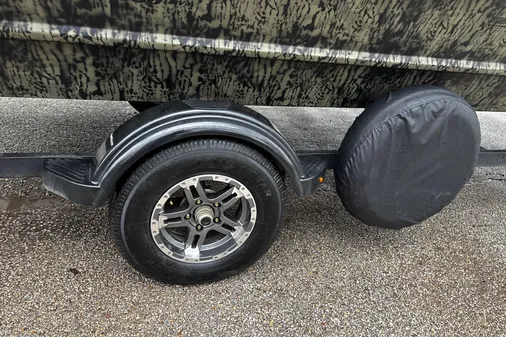 Tracker Grizzly 1860 MVX CC image