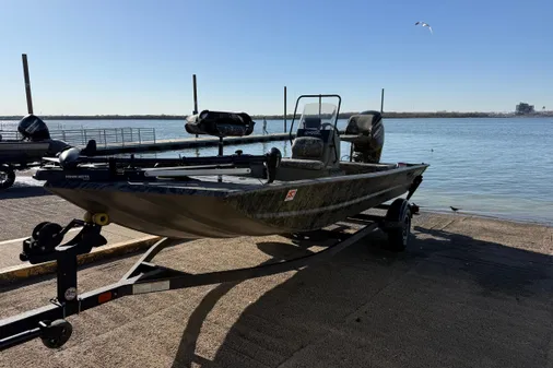 Tracker Grizzly 1860 MVX CC image