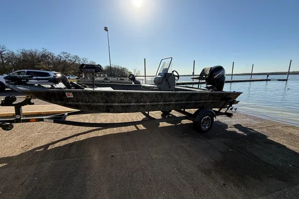 Tracker GRIZZLY-1860-MVX-CC image