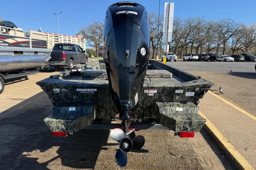 Tracker Grizzly 1860 MVX CC image