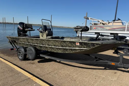 Tracker Grizzly 1860 MVX CC image