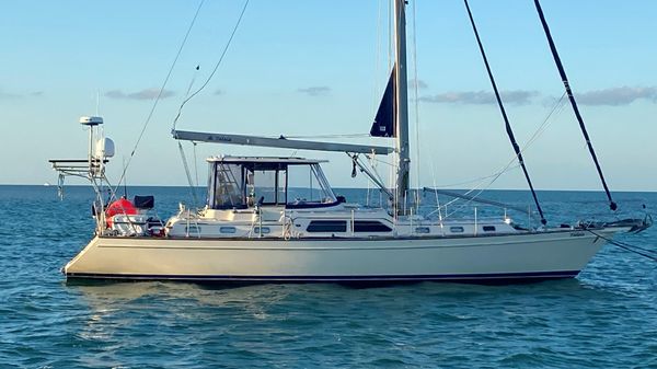 Island Packet 485