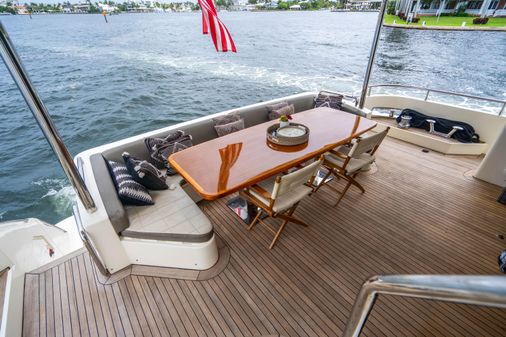 Azimut Flybridge image