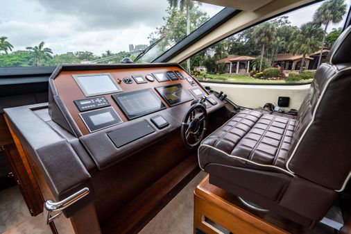Azimut Flybridge image