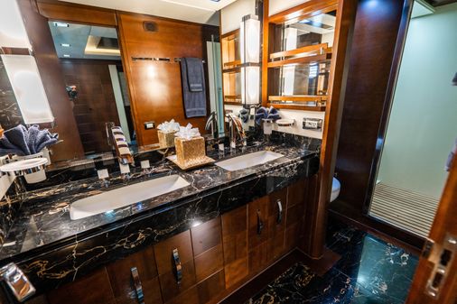 Azimut Flybridge image