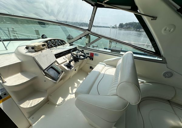 Cruisers Yachts 4270 Esprit image