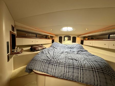 Cruisers Yachts 4270 Esprit image