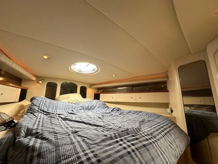 Cruisers Yachts 4270 Esprit image