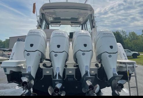 Boston Whaler 405 Conquest image