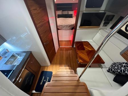 Boston Whaler 405 Conquest image