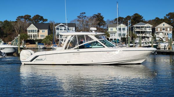 Boston Whaler 320 DC