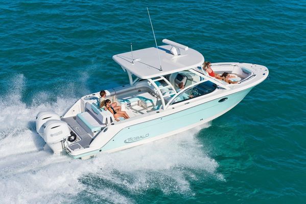 Robalo R317 Dual Console - main image