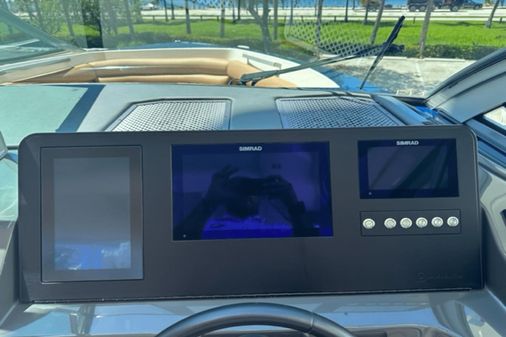 Aviara AV32 Outboard image