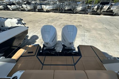 Aviara AV32 Outboard image