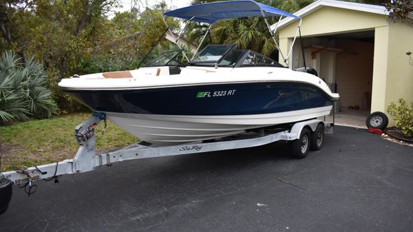Sea Ray 210 SPX