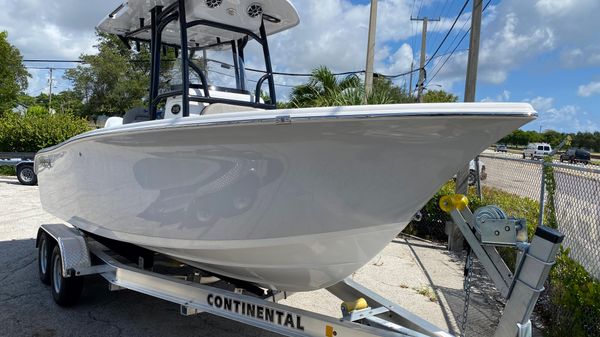 Sea Pro 219 Center Console