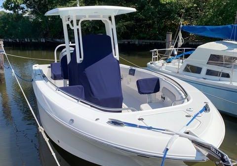 Robalo R242EX