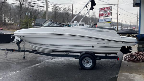 Bayliner VR5
