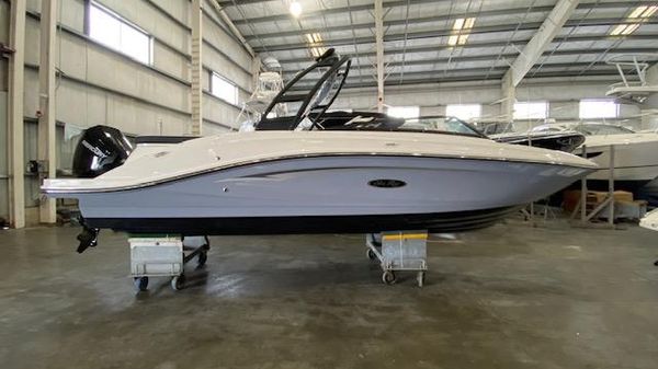 Sea Ray SPX 230 Outboard 