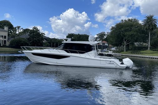 Boston Whaler 405 Conquest image