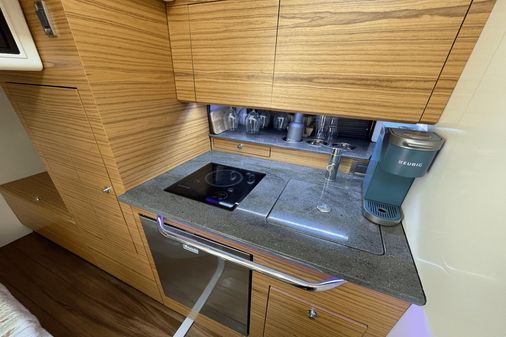 Boston Whaler 405 Conquest image
