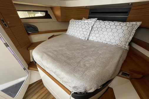 Boston Whaler 405 Conquest image