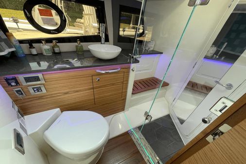 Boston Whaler 405 Conquest image