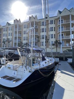 Beneteau Oceanis Clipper 411 image