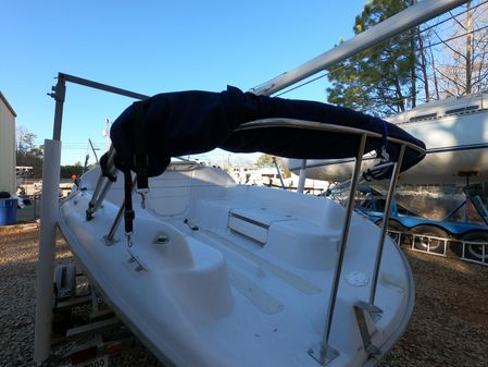 Hunter 212 image