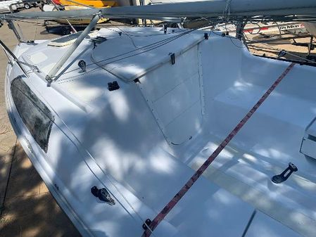 Hunter 212 image
