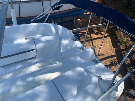 Hunter 212 image