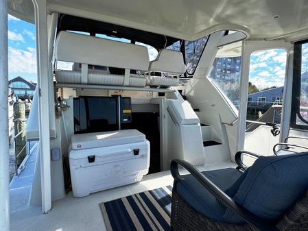 Carver 355-AFT-CABIN image