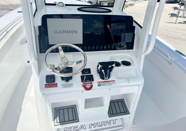 Sea Hunt Ultra 275 SE image