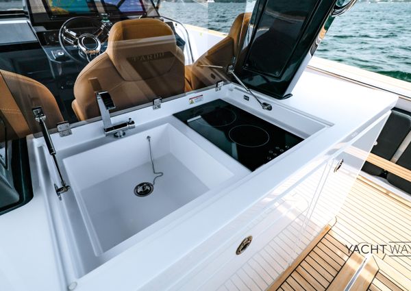 Pardo Yachts 38 Outboard image