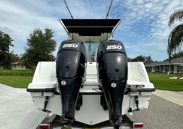 Boston Whaler 285 Conquest image