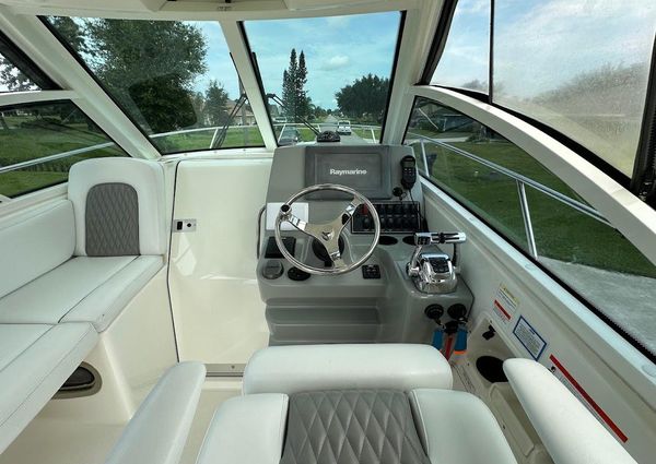 Boston Whaler 285 Conquest image