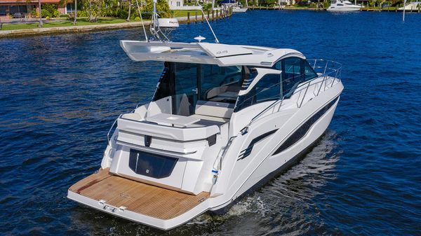 Galeon 425 HTS