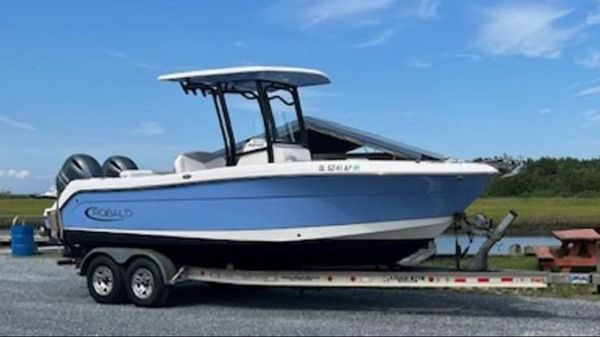 Robalo R242 Center Console 